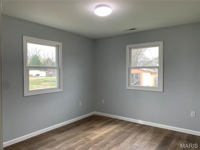 101 N Railroad Street, Patoka, IL 62875