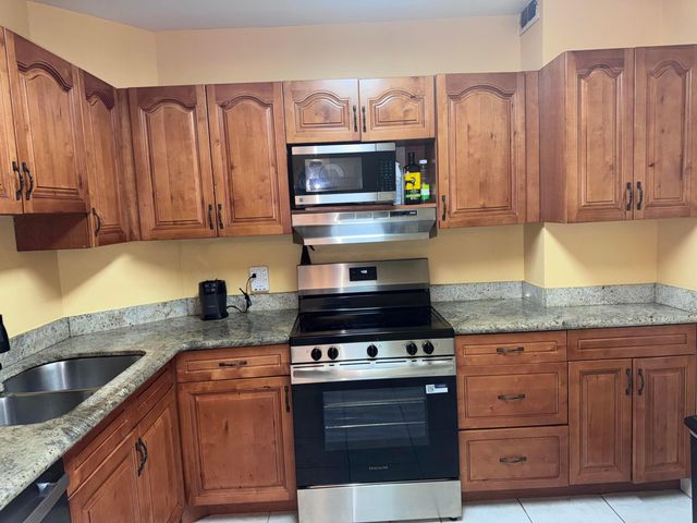 1965 S Ocean Drive 12k, Hallandale Beach, FL 33009