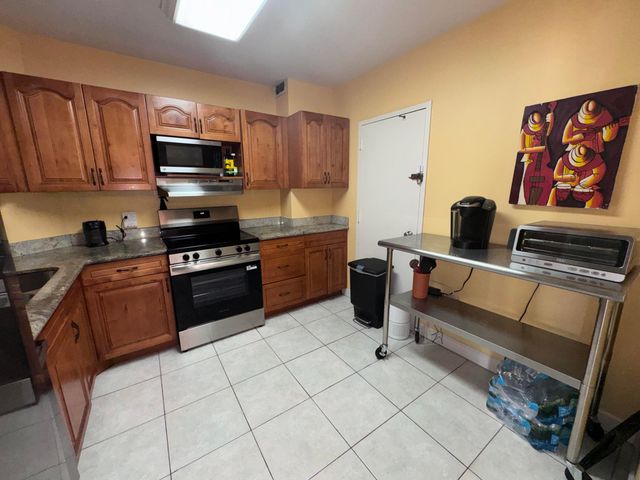 1965 S Ocean Drive 12k, Hallandale Beach, FL 33009