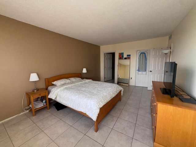 1965 S Ocean Drive 12k, Hallandale Beach, FL 33009