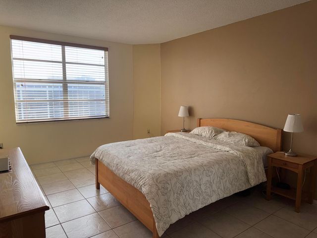 1965 S Ocean Drive 12k, Hallandale Beach, FL 33009