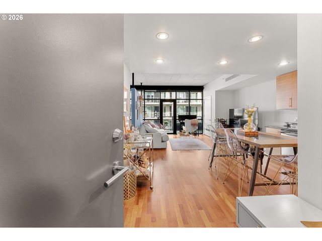 1830 Nw RIVERSCAPE St 407, Portland, OR 97209