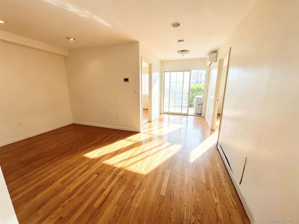 14105 Cherry Avenue 5F, Flushing, NY 11355 — photo 2