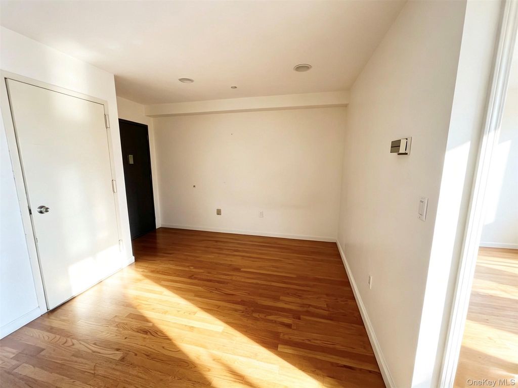 14105 Cherry Avenue 5F, Flushing, NY 11355 — photo 5
