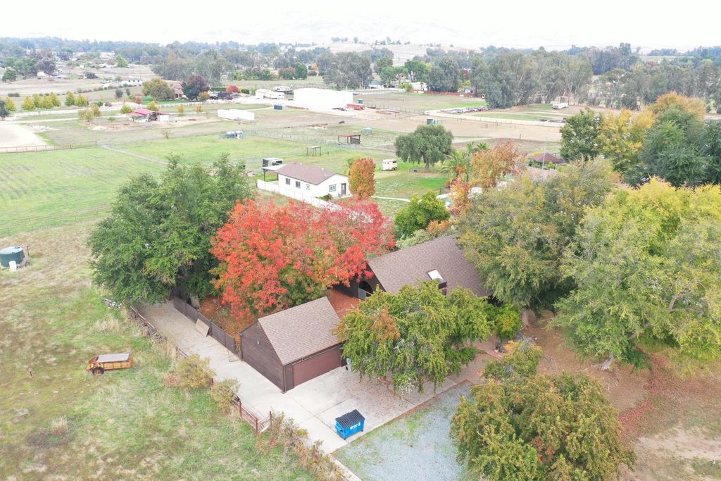 5494 E International Avenue, Clovis, CA 93619