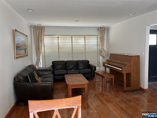 539 Sandra Place, Teaneck, NJ 07666