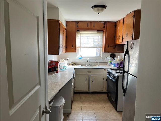 539 Sandra Place, Teaneck, NJ 07666