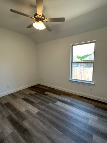 418 S 2nd Street, Krum, TX 76249