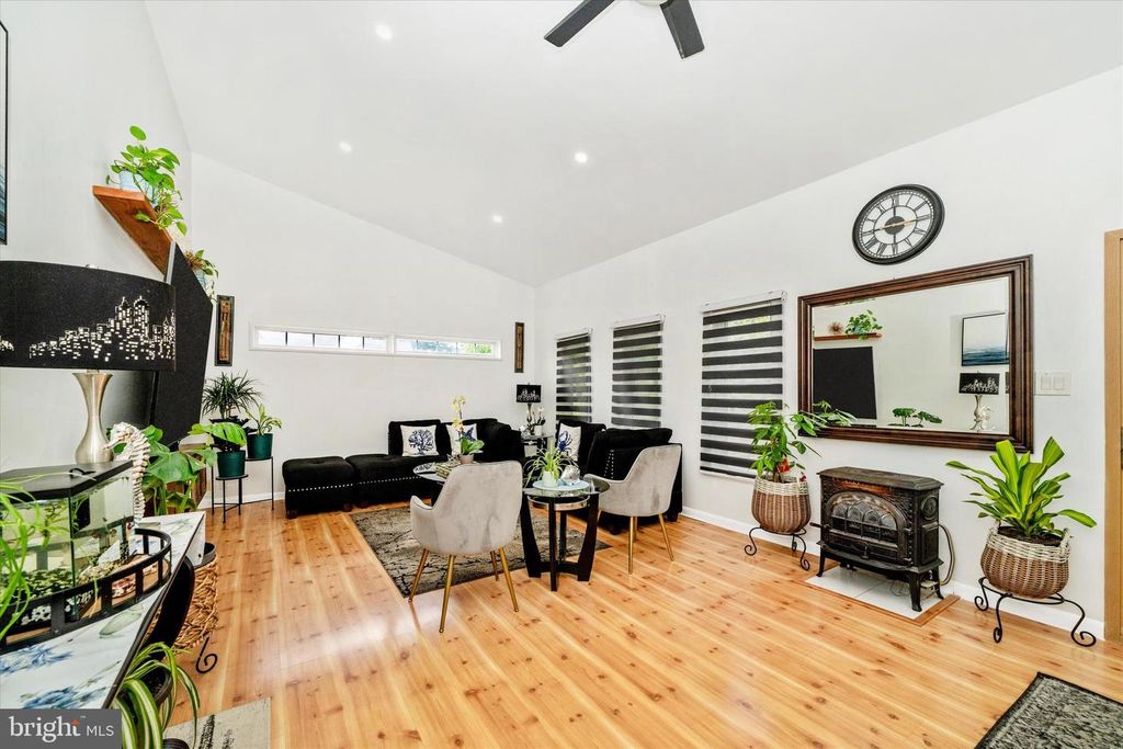 Image 31 of property listing at 11816 SELFRIDGE RD, Silver Spring, MD 20906