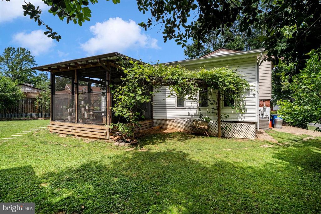 Image 45 of property listing at 11816 SELFRIDGE RD, Silver Spring, MD 20906