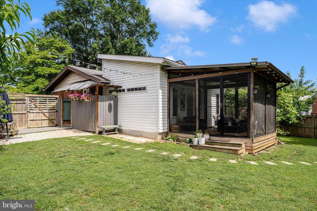 Image 47 of property listing at 11816 SELFRIDGE RD, Silver Spring, MD 20906
