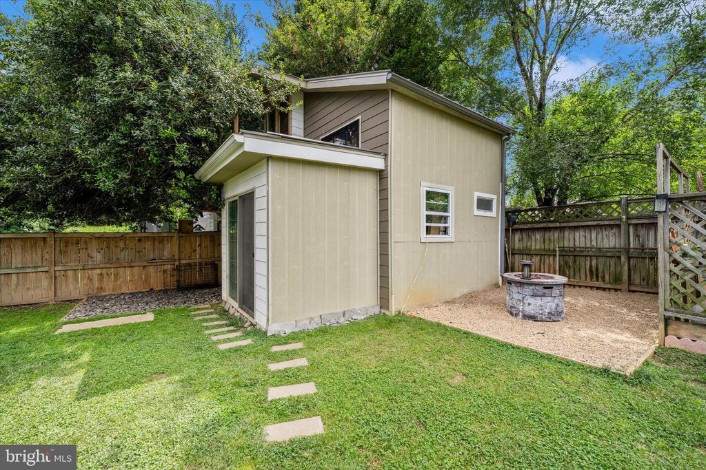 Image 52 of property listing at 11816 SELFRIDGE RD, Silver Spring, MD 20906