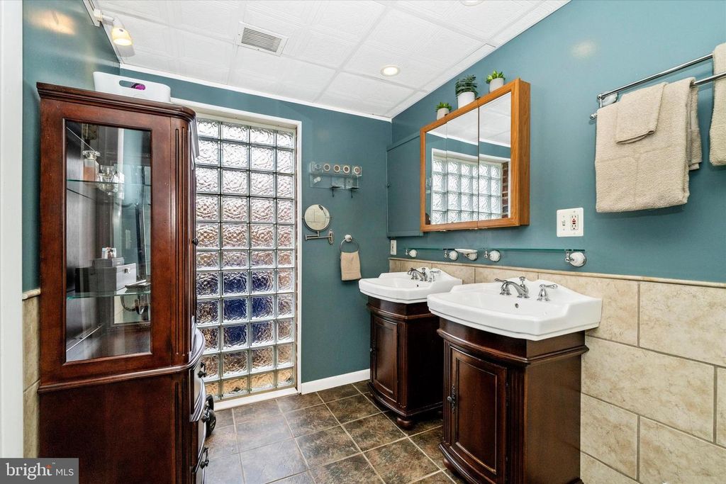 Image 9 of property listing at 11816 SELFRIDGE RD, Silver Spring, MD 20906
