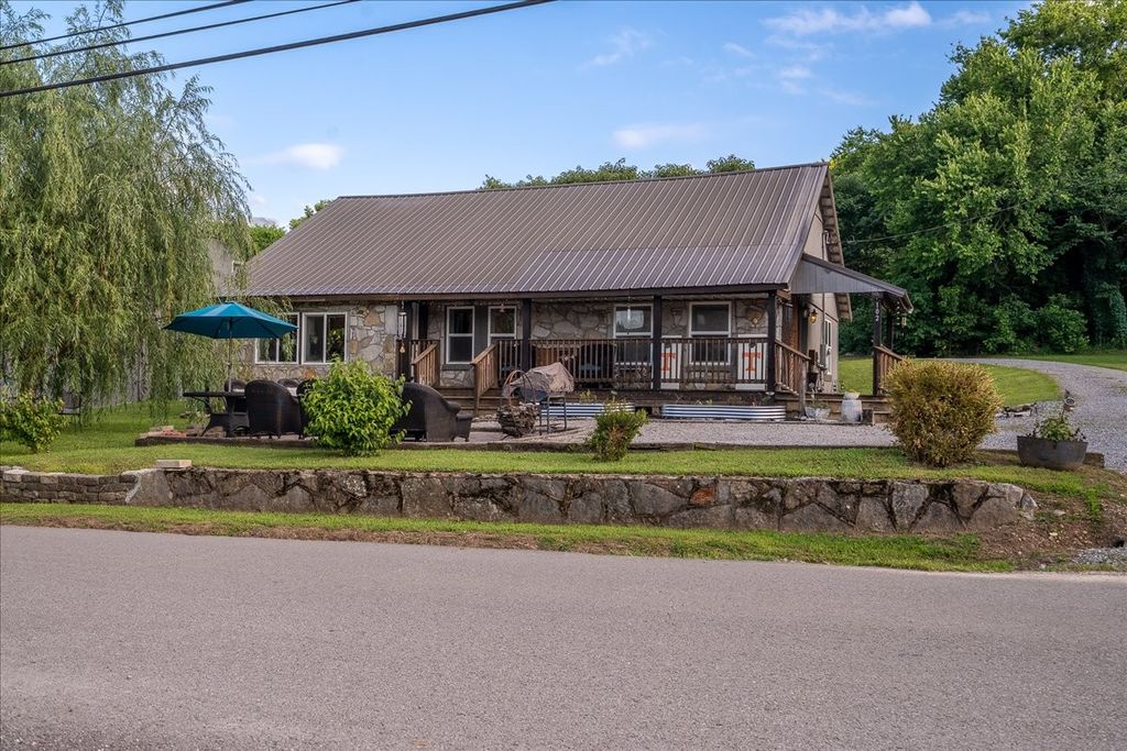 102 Church St, Petersburg, TN 37144