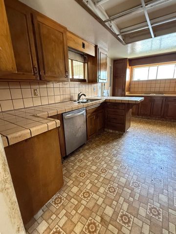 417 E Eaton Ave, Tracy, CA 95376