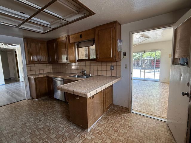 417 E Eaton Ave, Tracy, CA 95376
