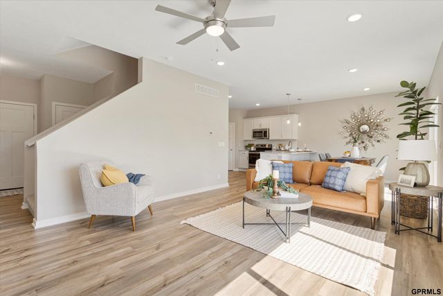 7925 N 94 Street, Omaha, NE 68122