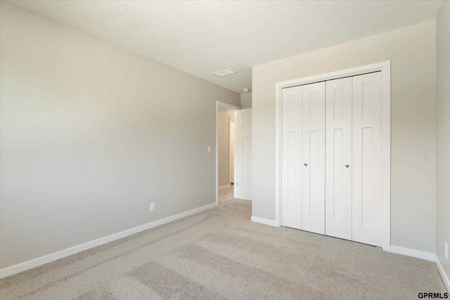 7925 N 94 Street, Omaha, NE 68122