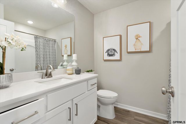 7925 N 94 Street, Omaha, NE 68122