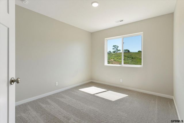 7925 N 94 Street, Omaha, NE 68122