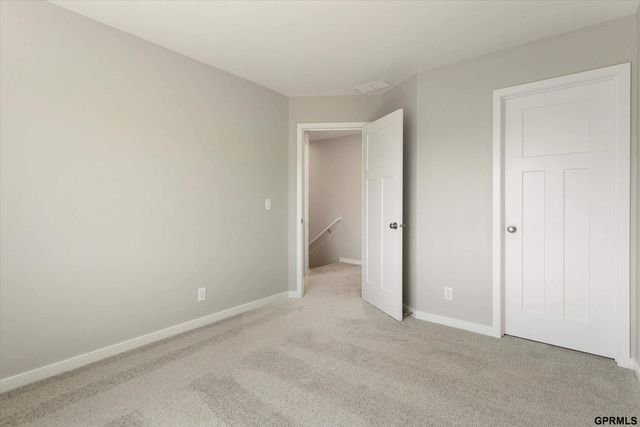 7925 N 94 Street, Omaha, NE 68122