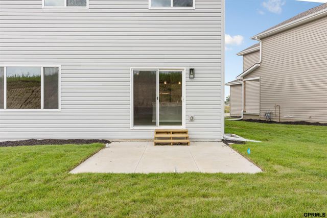 7925 N 94 Street, Omaha, NE 68122