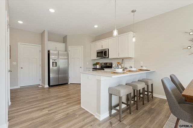 7925 N 94 Street, Omaha, NE 68122