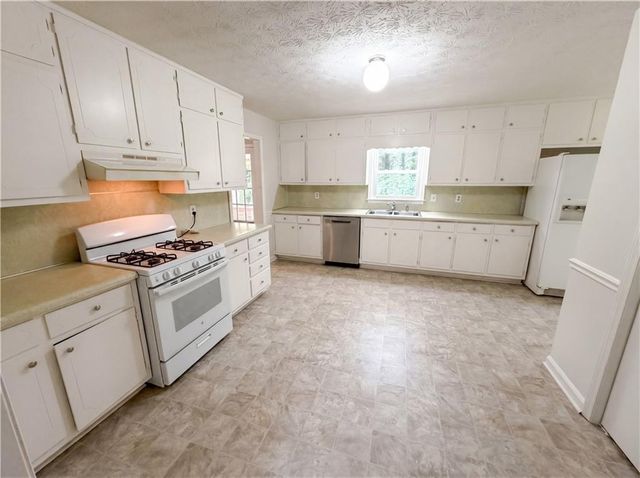 4402 N Shore Lane, Norcross, GA 30093