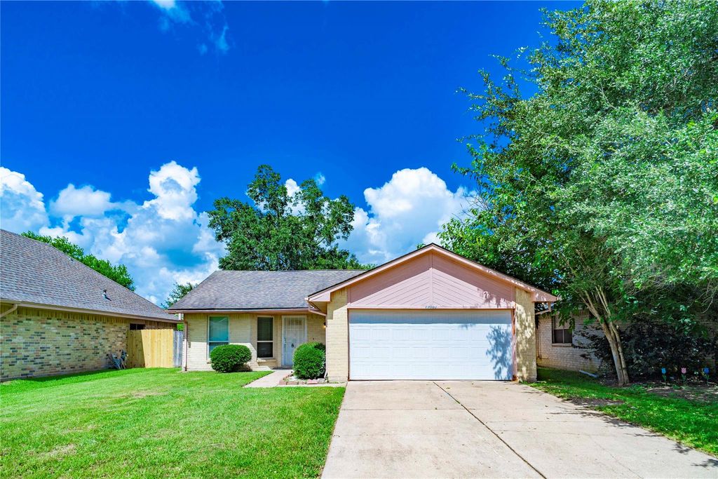 17003 Enchanted Circle W, Sugar Land, TX 77498