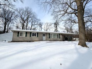 201 Lake Hills Drive, Concord, MI 49237