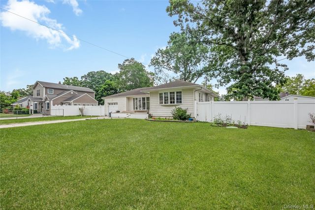 516 Shade Street, North Babylon, NY 11703