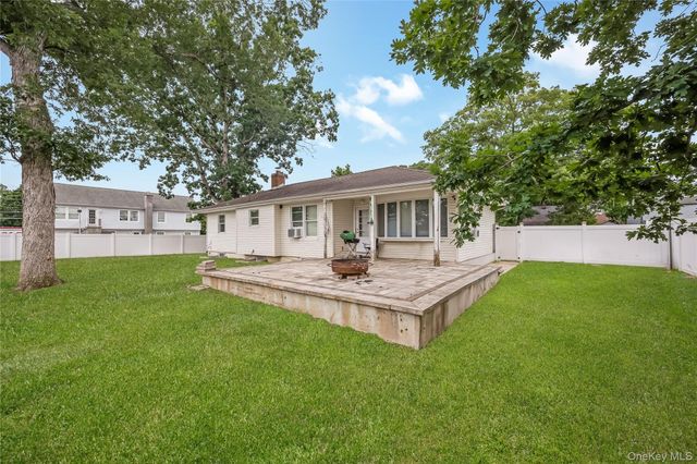 516 Shade Street, North Babylon, NY 11703