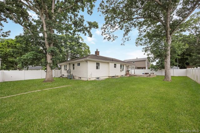 516 Shade Street, North Babylon, NY 11703