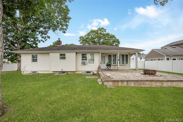 516 Shade Street, North Babylon, NY 11703