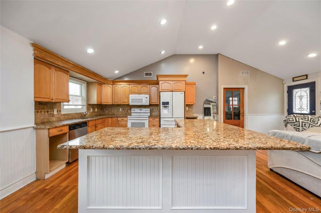 516 Shade Street, North Babylon, NY 11703