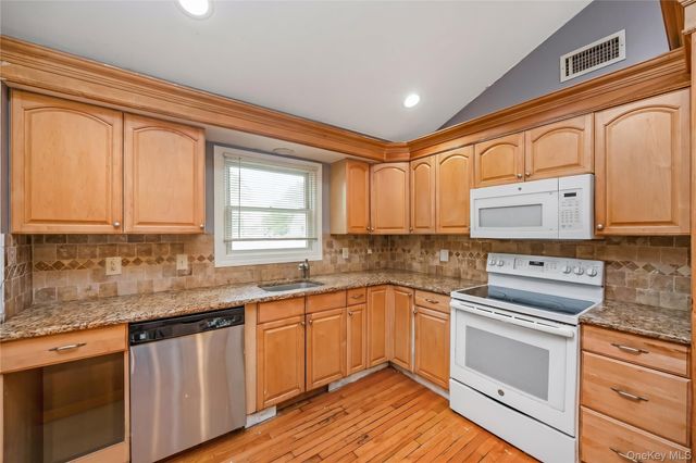516 Shade Street, North Babylon, NY 11703