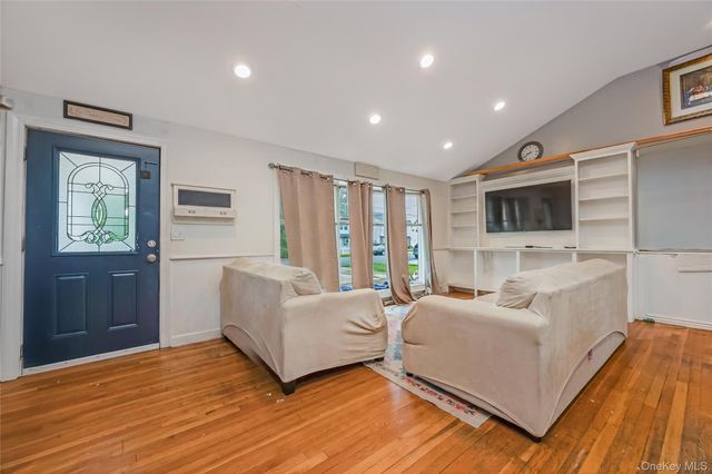 516 Shade Street, North Babylon, NY 11703