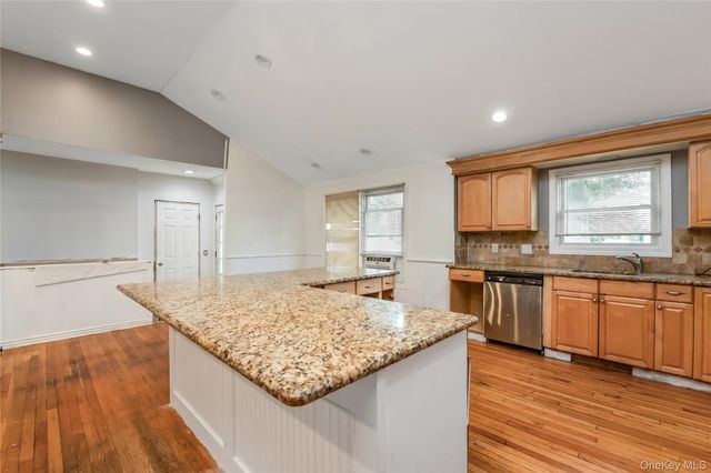 516 Shade Street, North Babylon, NY 11703