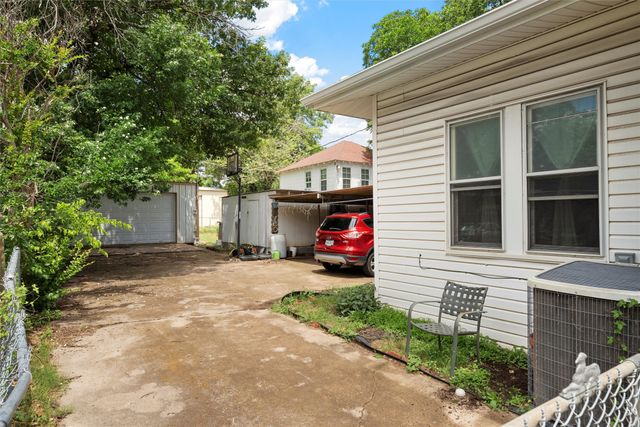 105 N Davis Street, West, TX 76691