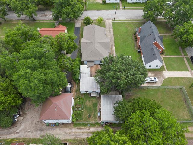 105 N Davis Street, West, TX 76691