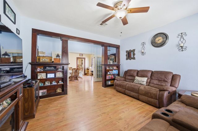 105 N Davis Street, West, TX 76691