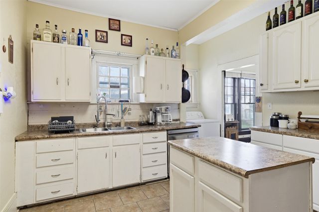 105 N Davis Street, West, TX 76691