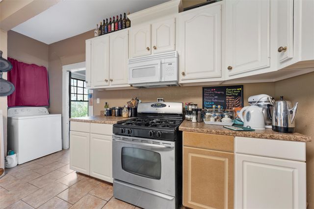 105 N Davis Street, West, TX 76691