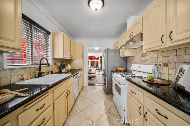 7819 Encino, Northridge (los Angeles), CA 91325