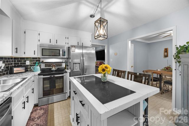 1208 Crowders Mountain Road, Bessemer City, NC 28016