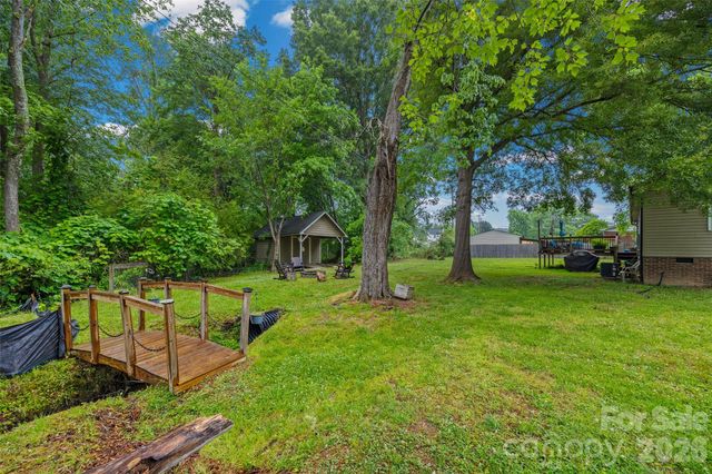 1208 Crowders Mountain Road, Bessemer City, NC 28016