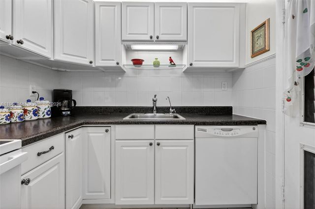 16900 NE 14th Ave 302, Miami, FL 33162