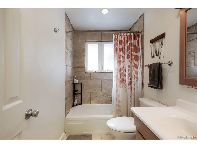 5125 Zinnia Ct, Arvada, CO 80002