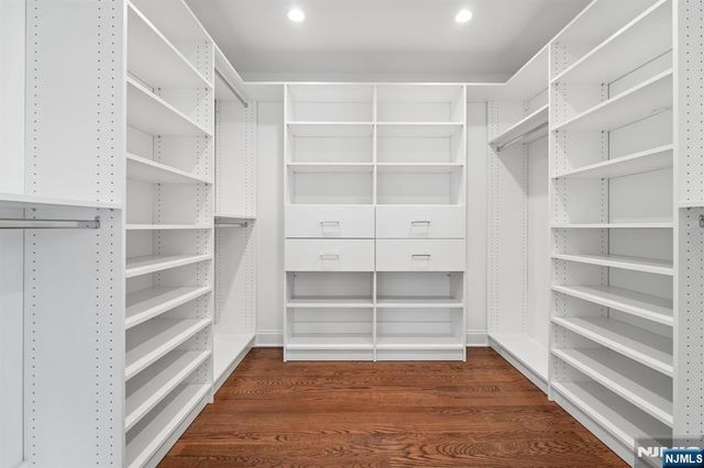 4 Plymouth Drive, Livingston, NJ 07039