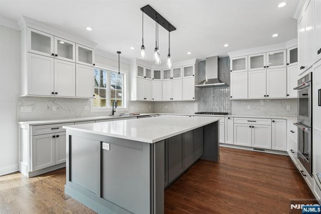 4 Plymouth Drive, Livingston, NJ 07039